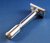 What’s the difference between an Adjustable and Non-Adjustable (Fixed) Safety Razor?